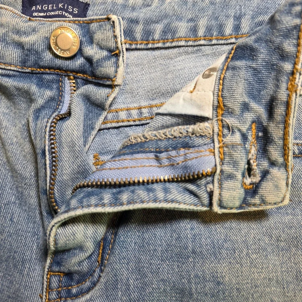 Angel Kiss Womens Denim Shorts‎ Light Wash Rainbow Heart Patch Cut Off Size 9/29
